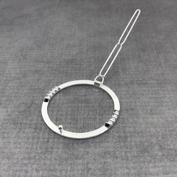 NWT-Circle Barrette/Hair Clip, Silver Tone - Picture 6 of 6